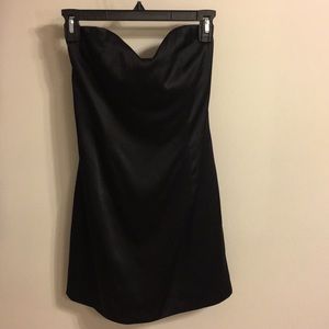 Black Halo 100% silk strapless classic dress